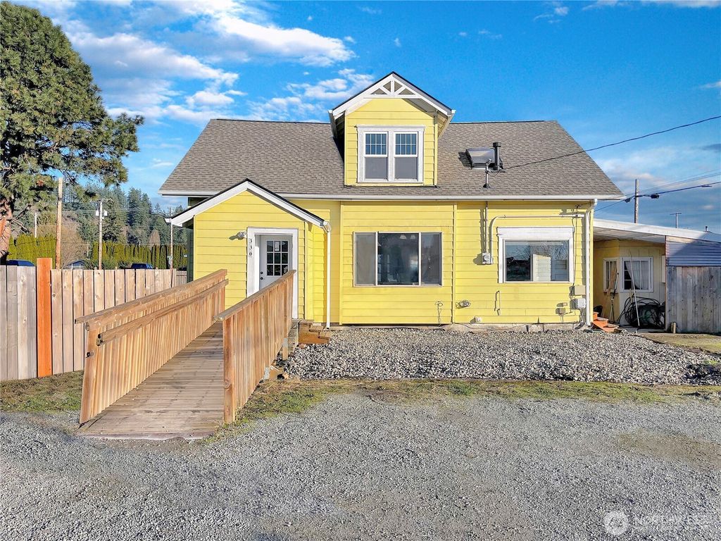 Photo of 330 N Alder Street, Burlington, WA 98233 (MLS # 2470919)
