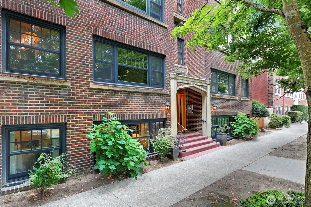 Photo of 525 16th Avenue E #102, Seattle, WA 98112 (MLS # 2494273)