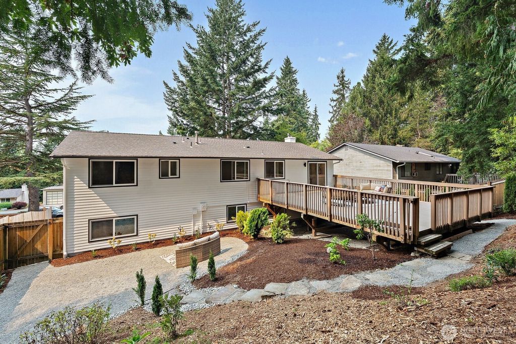 Photo of 9408 168th Place NE, Redmond, WA 98052 (MLS # 2429187)