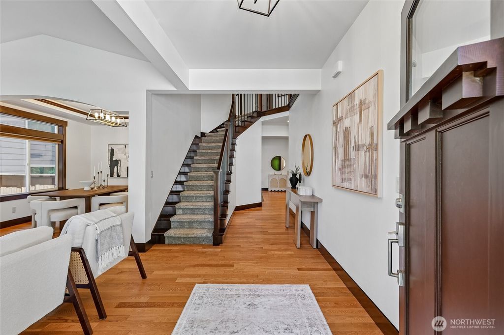 Photo of 7015 NE 138th Street, Kirkland, WA 98034 (MLS # 2526114)