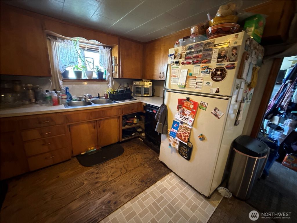 Photo of 227 Pacific Avenue S, Pacific, WA 98047 (MLS # 2438811)