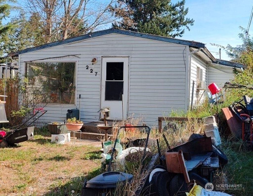 Photo of 227 Pacific Avenue S, Pacific, WA 98047 (MLS # 2438811)