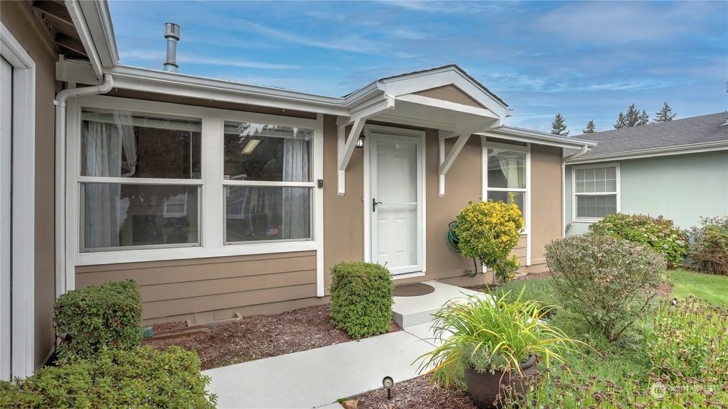 Photo of 24047 223rd Lane SE #106, Maple Valley, WA 98038 (MLS # 2003353)
