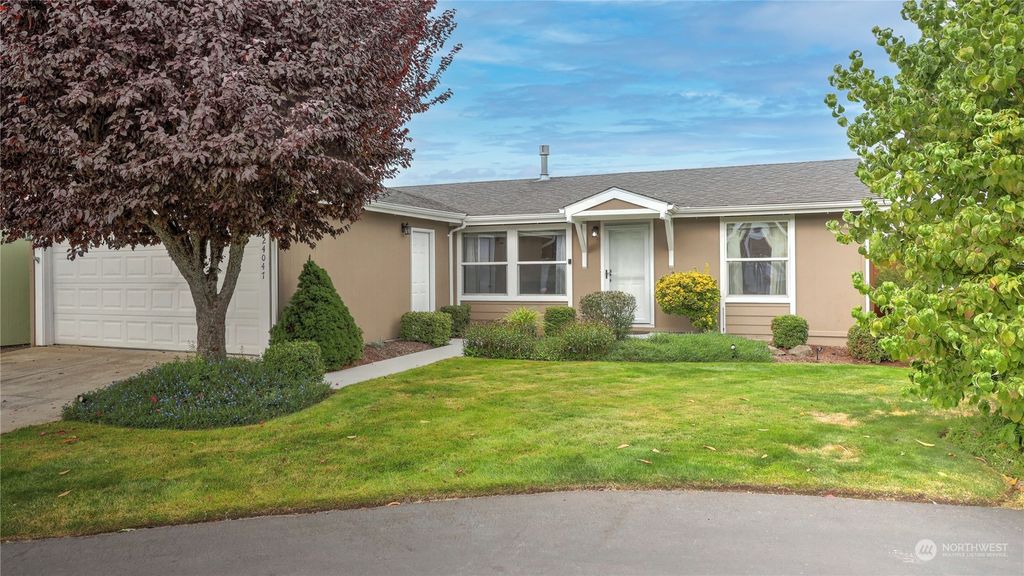Photo of 24047 223rd Lane SE #106, Maple Valley, WA 98038 (MLS # 2003353)