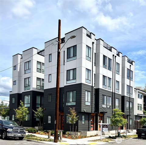 Photo of 440 13th Ave AVE, Seattle, WA 98122 (MLS # 2548207)