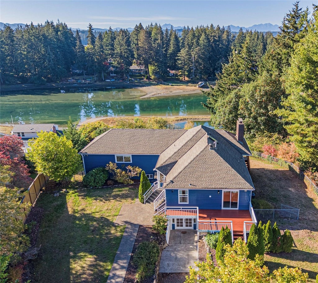 Photo of 1431 NW Crows Nest Lane, Bremerton, WA 98312 (MLS # 2595549)