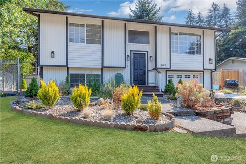 Photo of 902 194th Street E, Spanaway, WA 98387 (MLS # 2574324)
