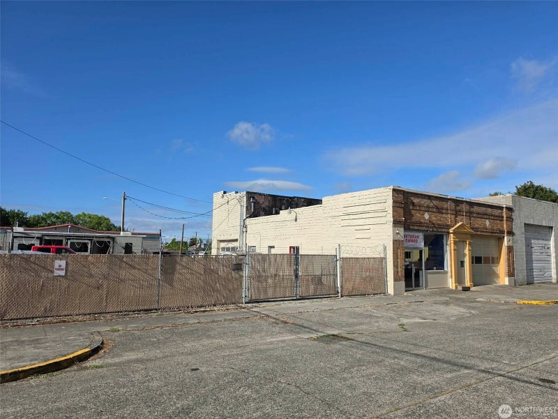 212 W Center Street
