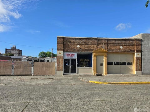 Photo of 212 W Center Street, Centralia, WA 98531 (MLS # 2595139)