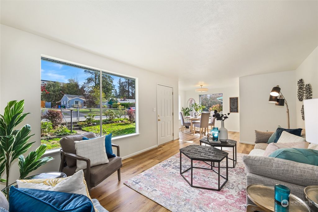 Photo of 17553 11th Avenue NE, Shoreline, WA 98155 (MLS # 2304990)