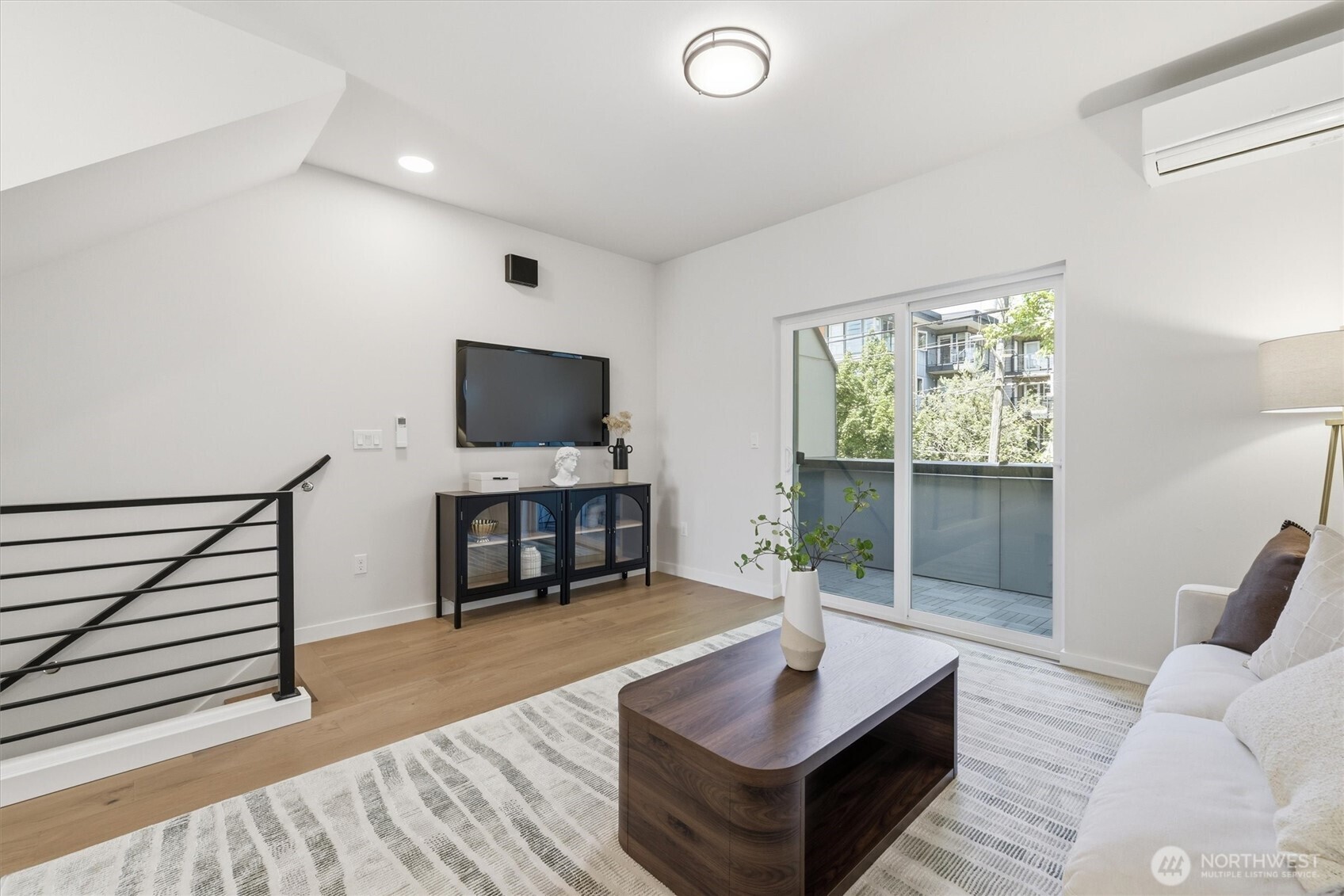105 NW 39 th Street E