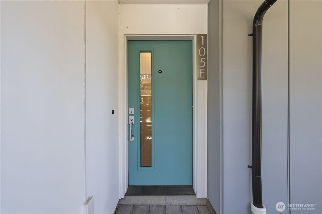 Photo of 105 E NW 39 th Street, Seattle, WA 98107 (MLS # 2529107)