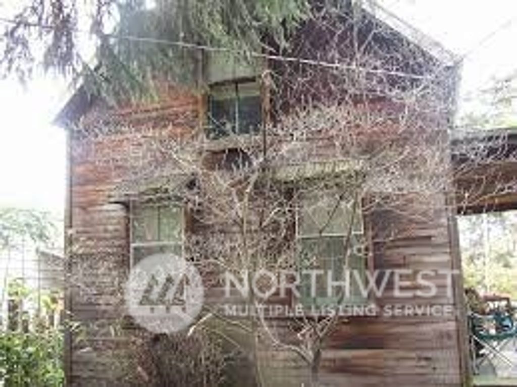 Photo of 3927 Fremont Avenue N, Seattle, WA 98103 (MLS # 2210646)
