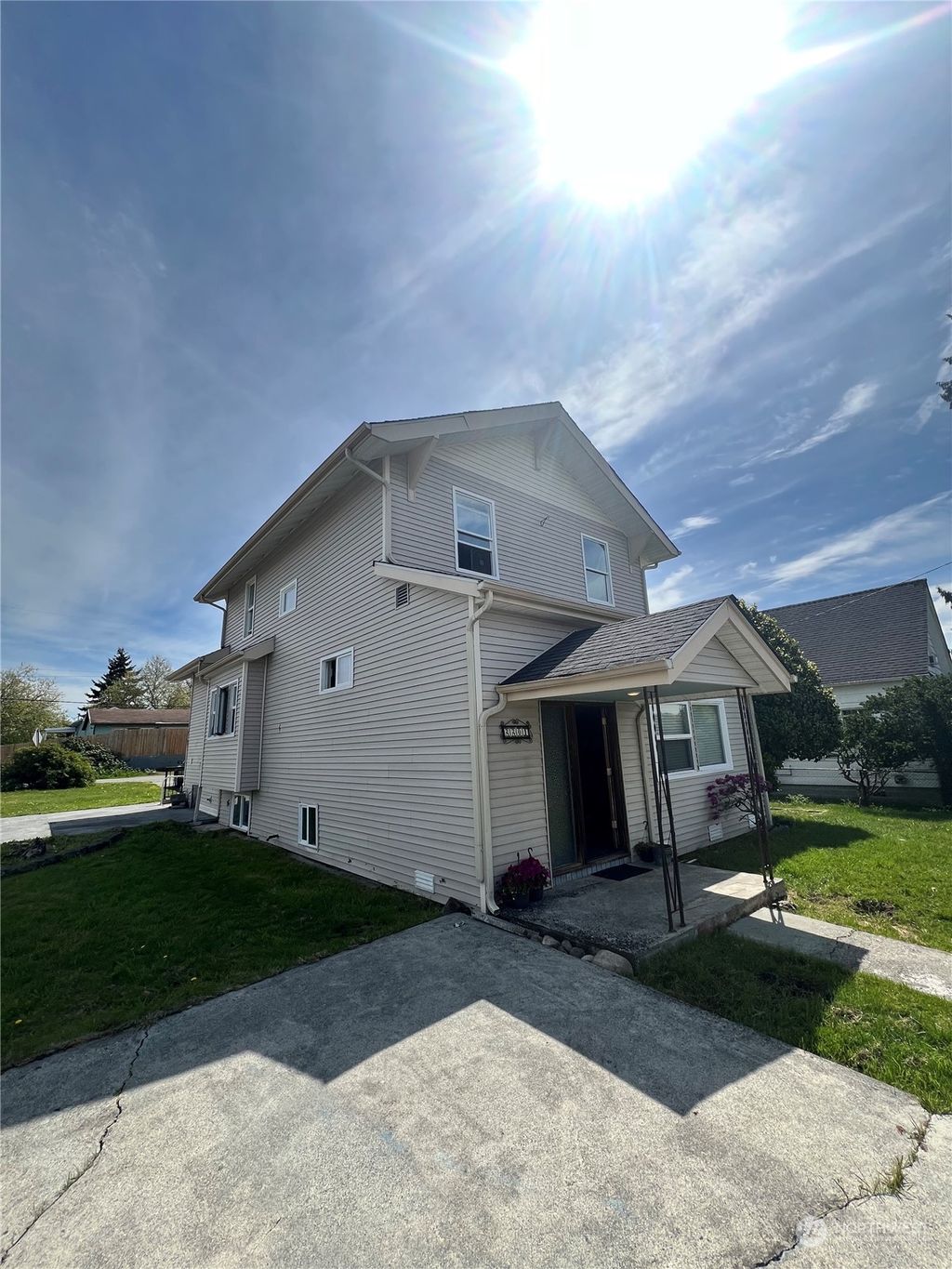 Photo of 2201 Highland Avenue, Everett, WA 98201 (MLS # 2243501)