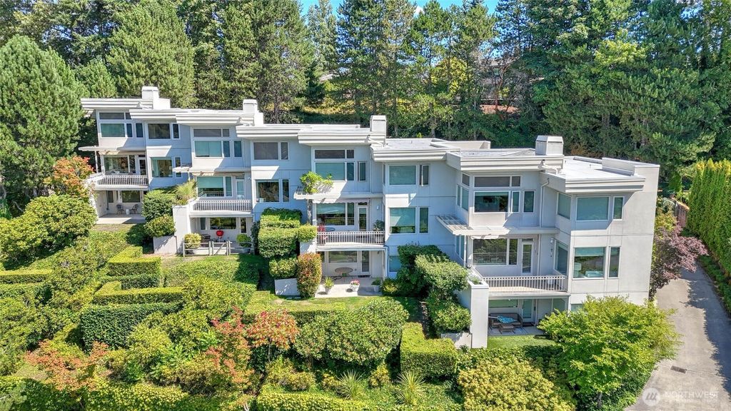 Photo of 3304 81st Place SE #D, Mercer Island, WA 98040 (MLS # 2411699)