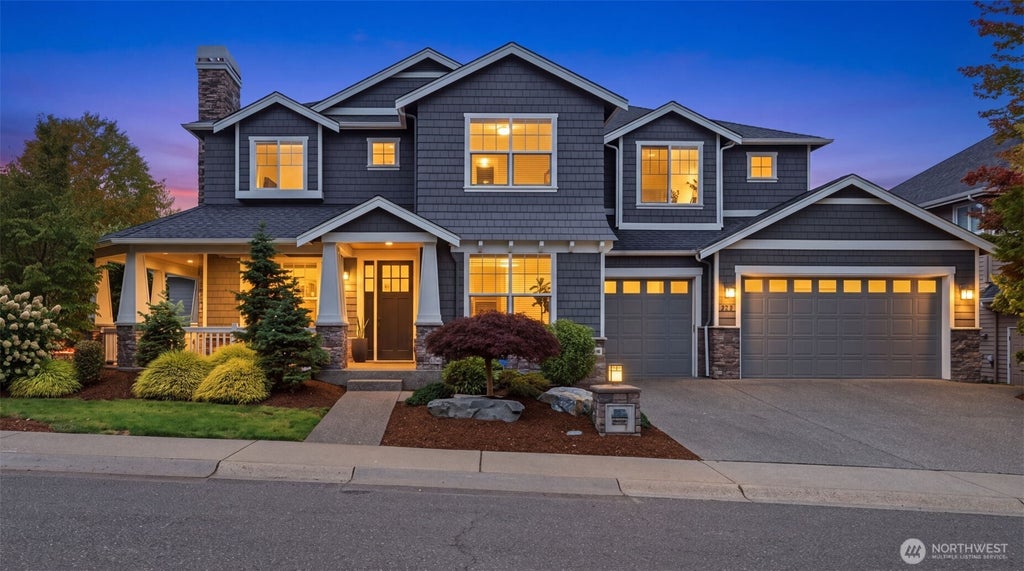Photo of 205 259th Avenue NE, Sammamish, WA 98074 (MLS # 2577139)