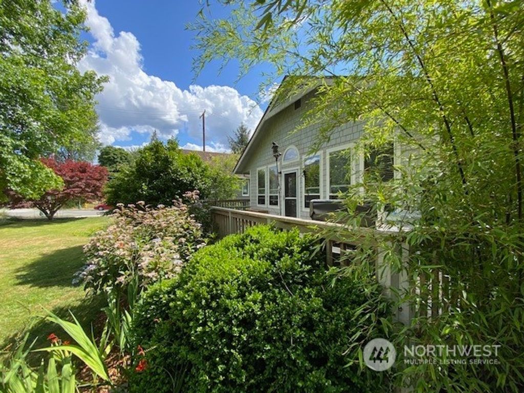 Photo of 8366 Maple Avenue SE, Snoqualmie, WA 98065 (MLS # 2144131)