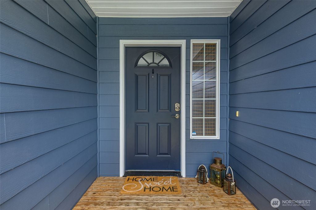 Photo of 2060 SW 16th Ave, Oak Harbor, WA 98277 (MLS # 2499637)