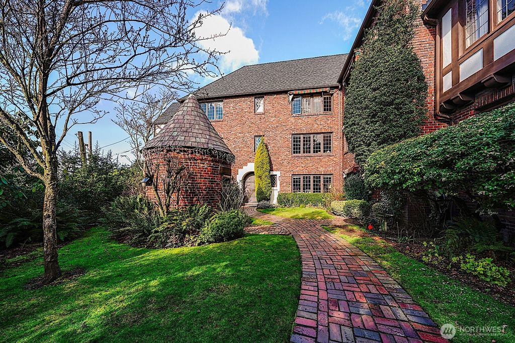 Photo of 750 Belmont Avenue E #5, Seattle, WA 98102 (MLS # 2504313)