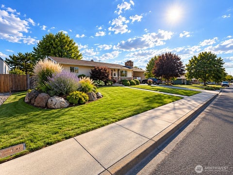 Photo of 808 E Oak Street, Othello, WA 99344 (MLS # 2578105)