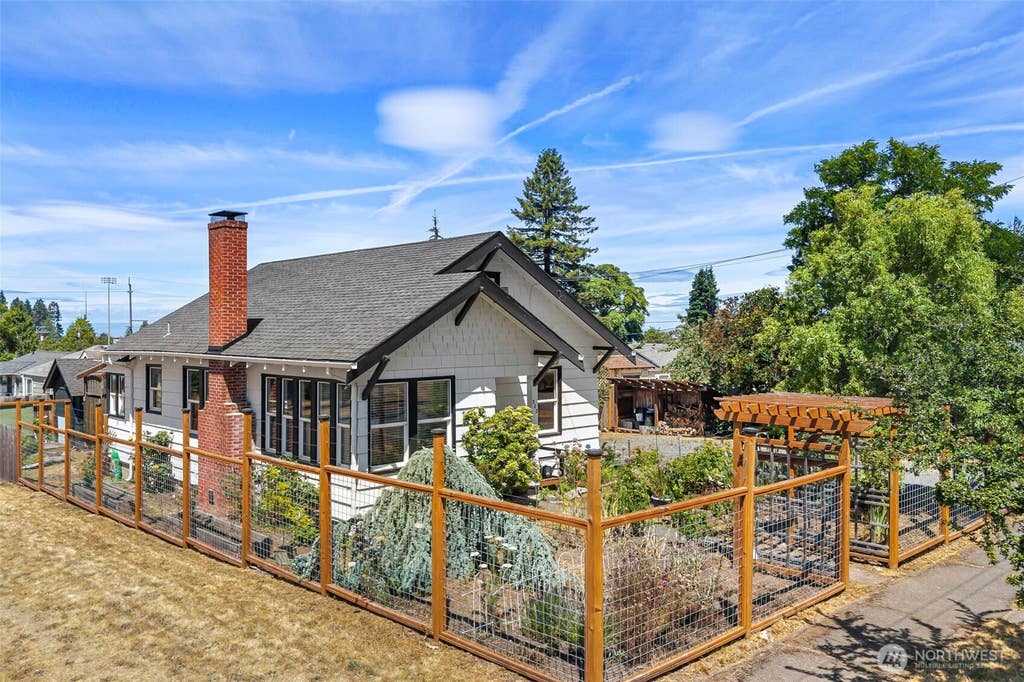 Photo of 322 S Jones Street, Port Angeles, WA 98362 (MLS # 2551240)