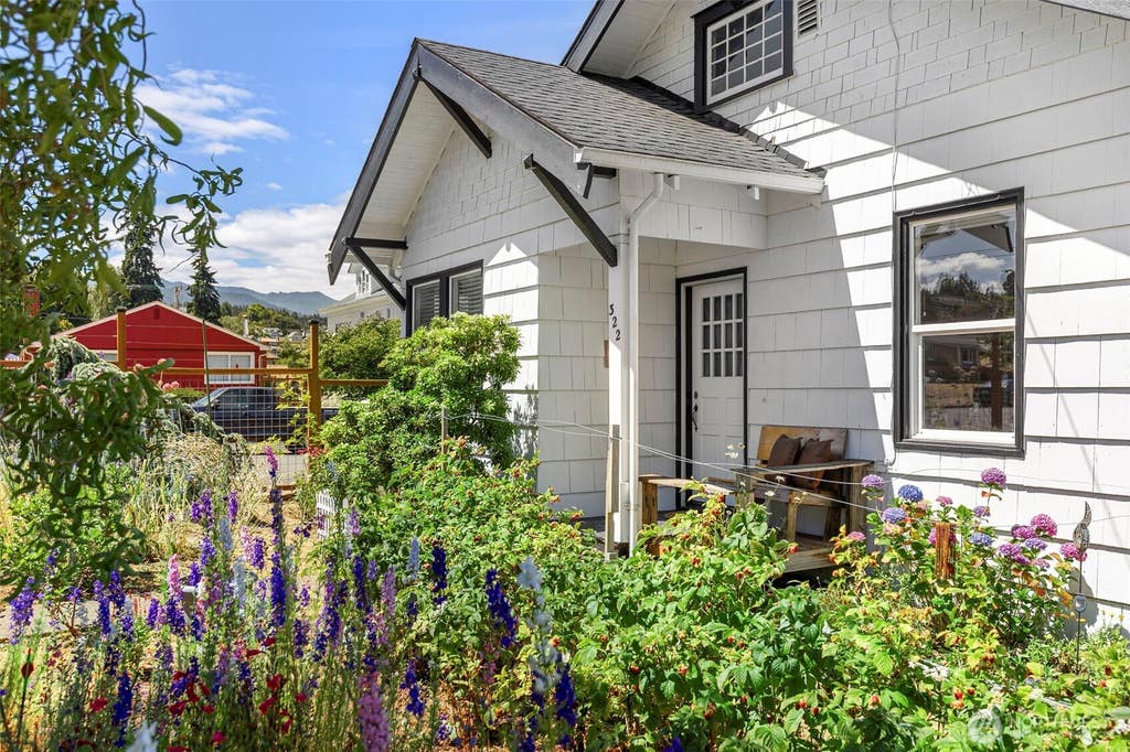 Photo of 322 S Jones Street, Port Angeles, WA 98362 (MLS # 2551240)