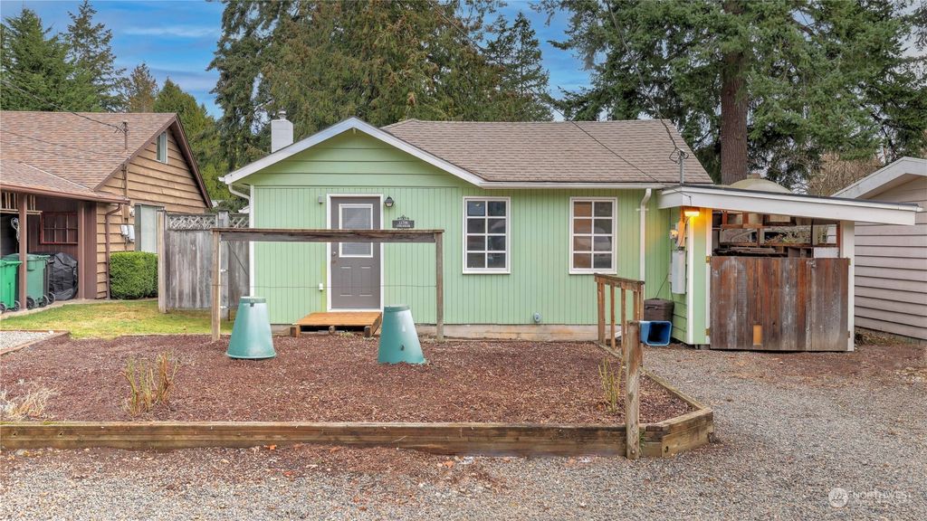 Photo of 11708 17th Avenue NE, Seattle, WA 98125 (MLS # 2020845)