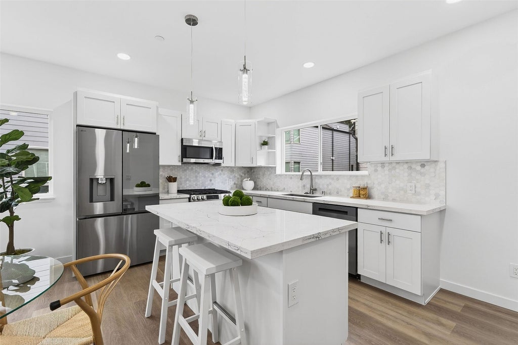 Photo of 221 NE 185th Street #B, Shoreline, WA 98155 (MLS # 2599507)