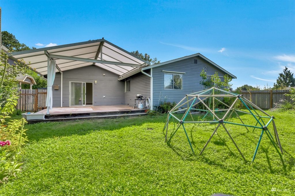 Photo of 22420 13th Place W, Bothell, WA 98021 (MLS # 1973658)