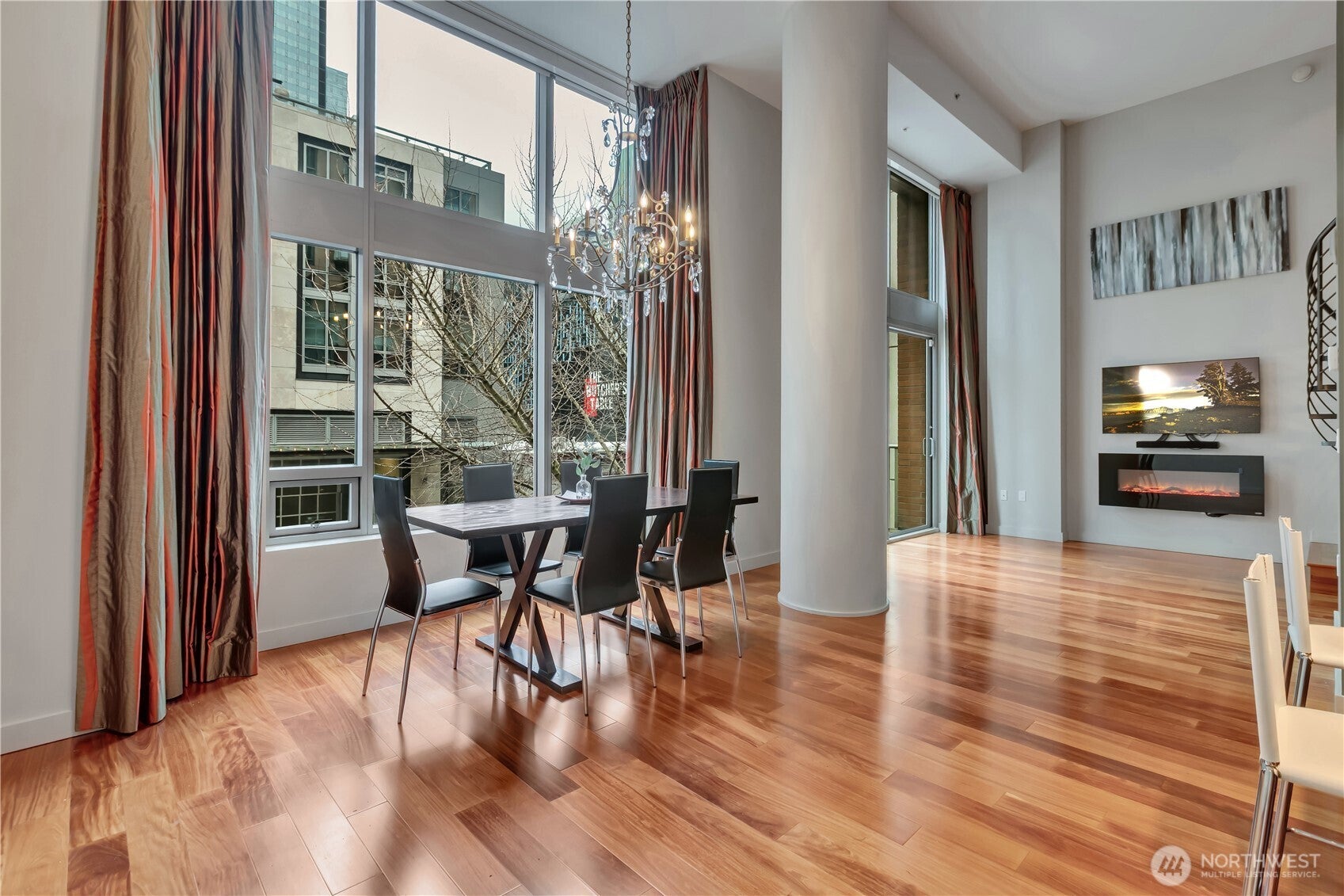 900 Lenora Street W103