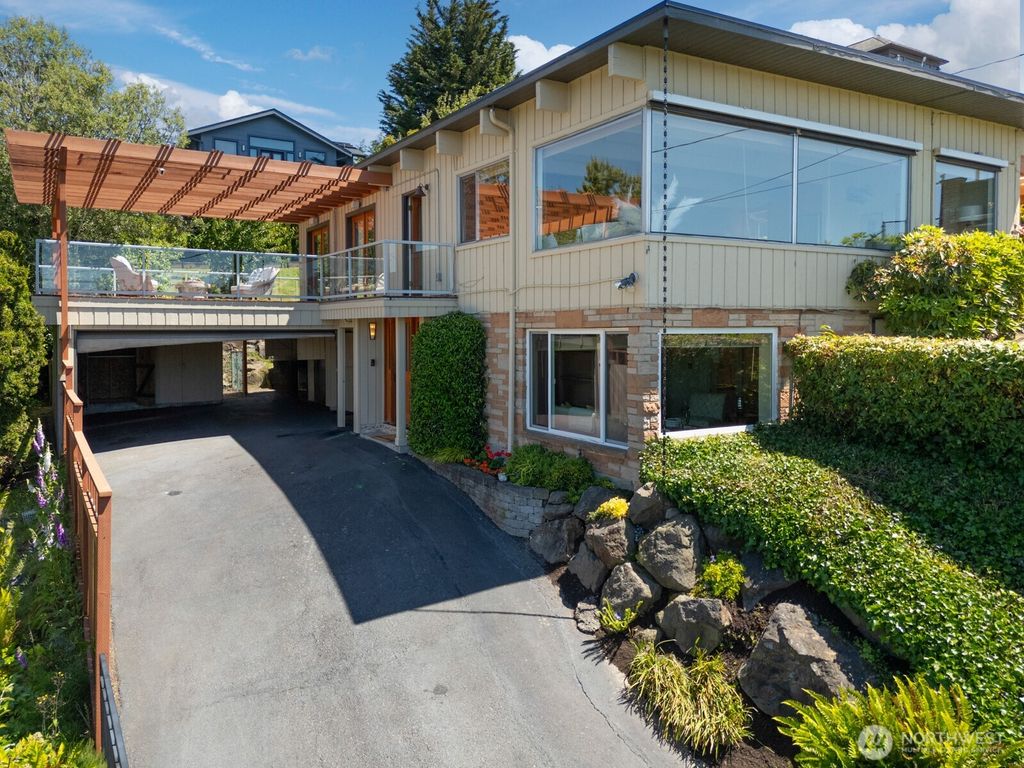 Photo of 6520 37th Avenue NW, Seattle, WA 98117 (MLS # 2370057)
