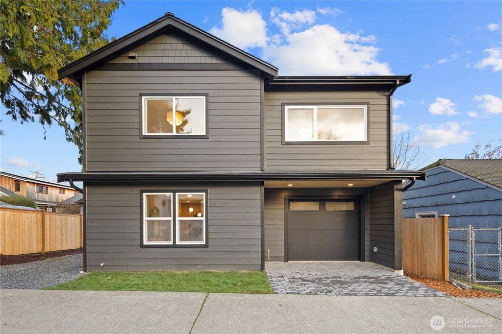 Photo of 815 26th Avenue #B, Seattle, WA 98122 (MLS # 2466981)