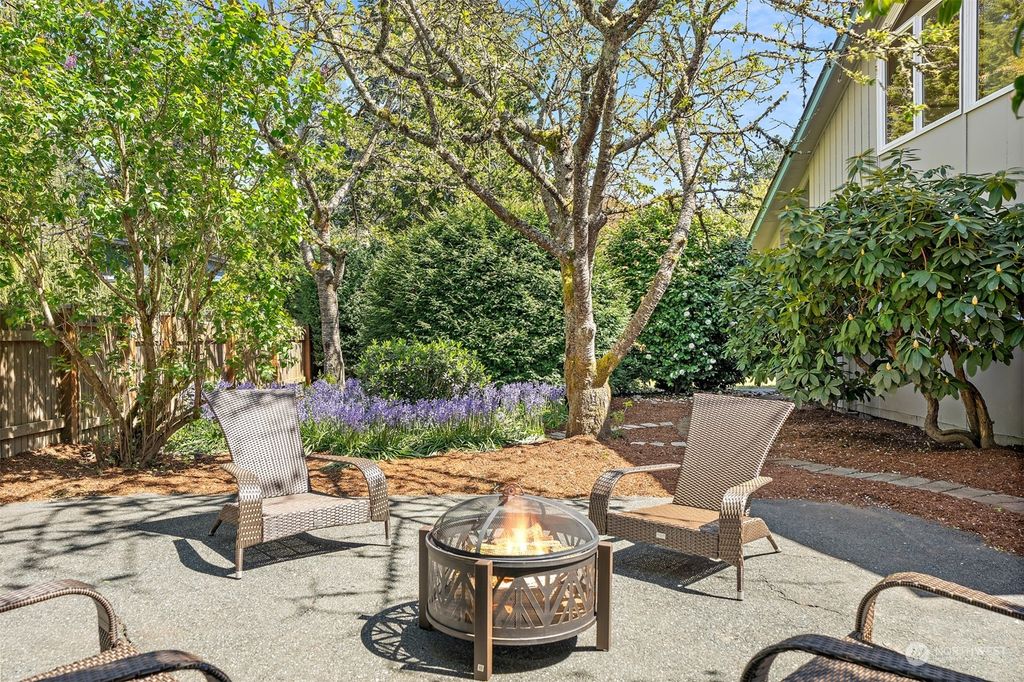 Photo of 10423 42nd Avenue NE, Seattle, WA 98125 (MLS # 2237456)