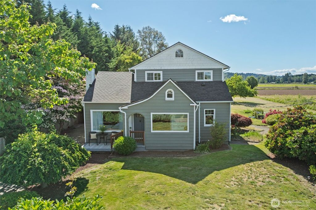 Photo of 4720 62nd Ave E AVE, Puyallup, WA 98371 (MLS # 2541958)