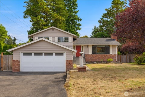 Photo of 24211 88th Place W, Edmonds, WA 98026 (MLS # 2582495)