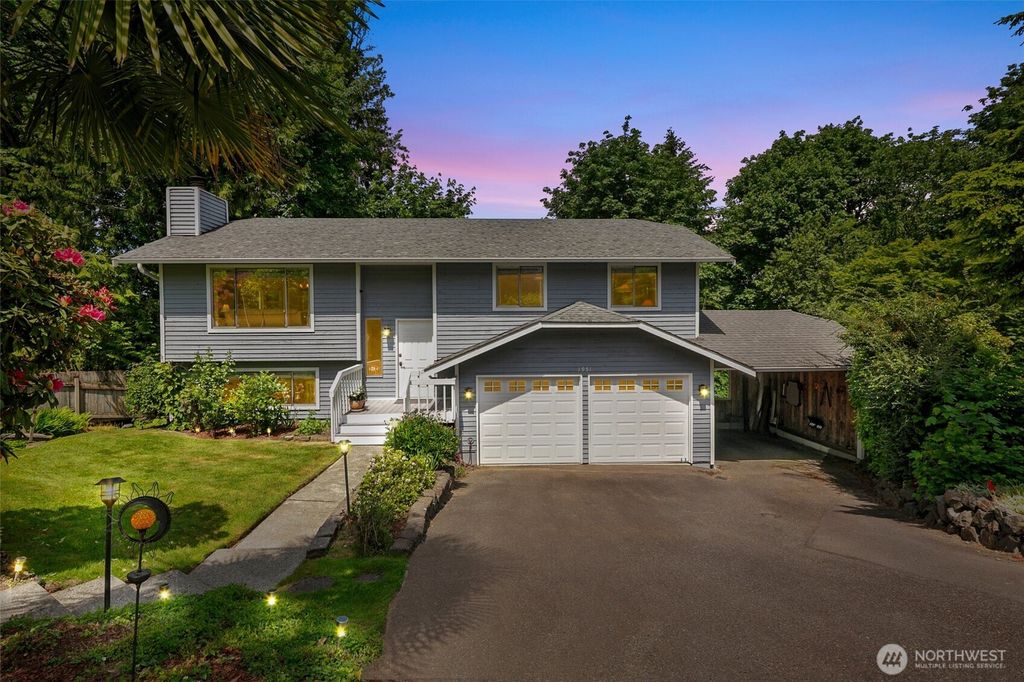 Photo of 1951 2nd Street, Kirkland, WA 98033 (MLS # 2528746)