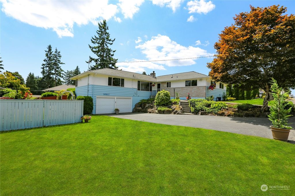 Photo of 10617 NE 195th Street, Bothell, WA 98011 (MLS # 2137901)