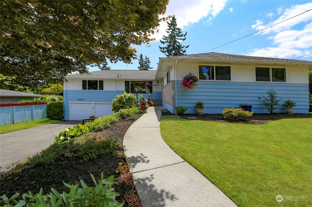 Photo of 10617 NE 195th Street, Bothell, WA 98011 (MLS # 2137901)
