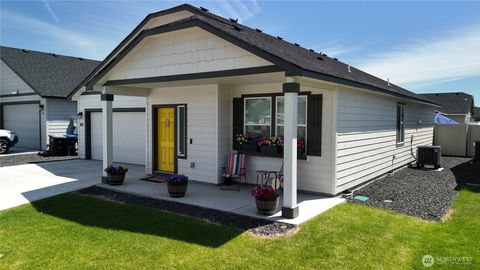 Photo of 1107 W Aspen Road, Moses Lake, WA 98837 (MLS # 2534623)