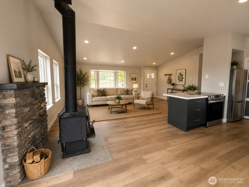 939 James Way