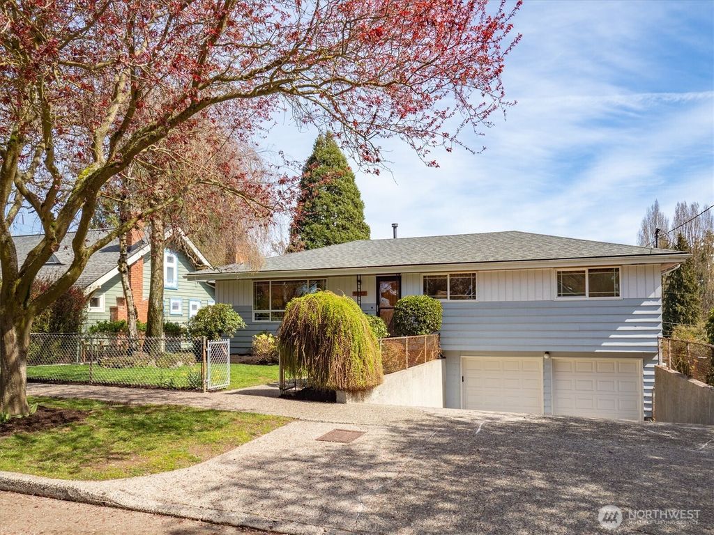 Photo of 9432 13th Avenue SW, Seattle, WA 98106 (MLS # 2500153)