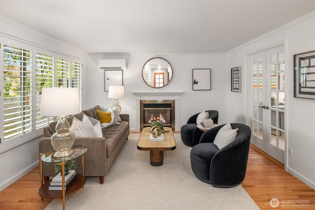 Photo of 607 23rd Avenue E, Seattle, WA 98112 (MLS # 2579141)