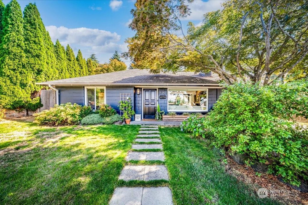 Photo of 9242 24th Avenue SW, Seattle, WA 98106 (MLS # 2159105)