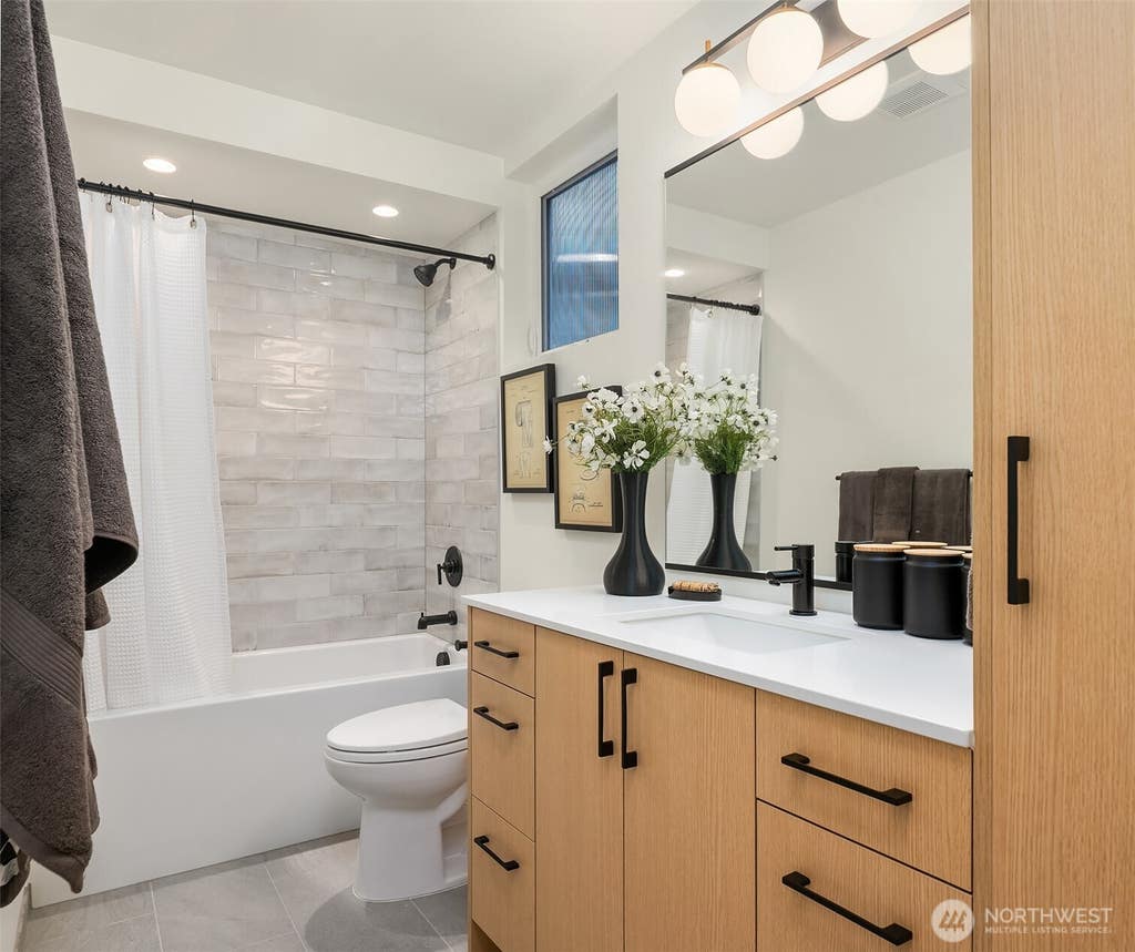 Photo of 1455 22nd Avenue #A, Seattle, WA 98122 (MLS # 2572594)
