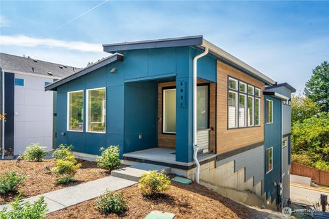 Photo of 4021 Aberdeen Way NE, Renton, WA 98056 (MLS # 2411743)