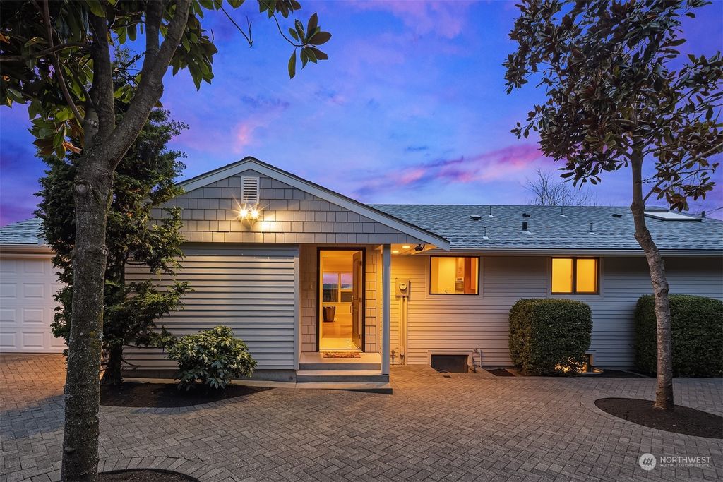 Photo of 12666 Shorewood Drive SW, Burien, WA 98146 (MLS # 2052258)