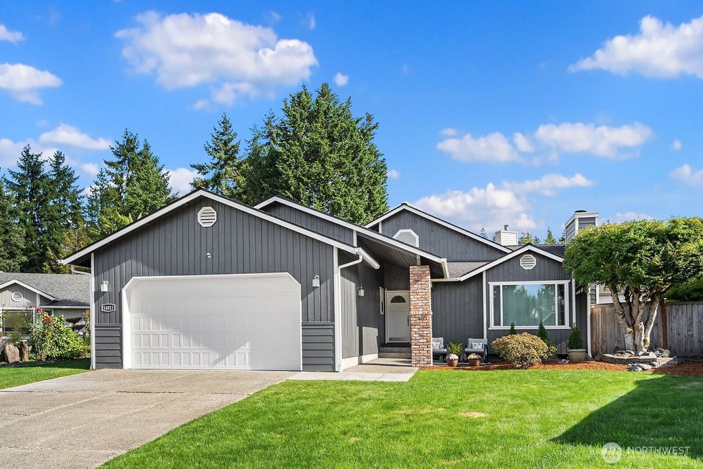 Photo of 14011 SE 156th Court, Renton, WA 98058 (MLS # 2447000)