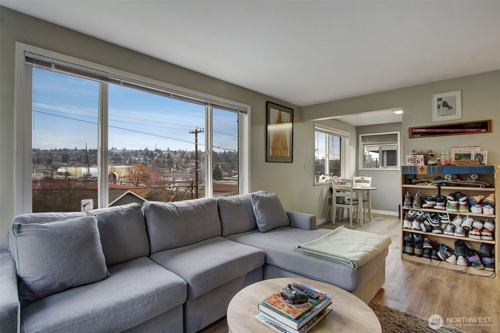 Photo of 629 W Nickerson Street, Seattle, WA 98119 (MLS # 2334389)