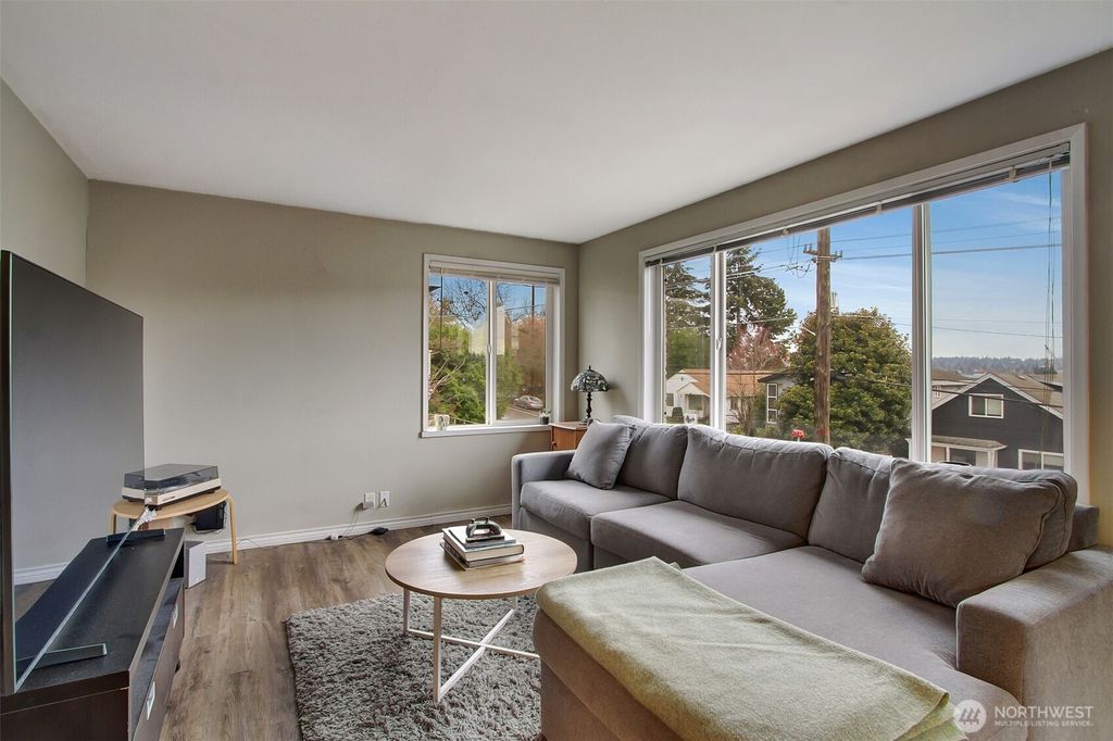 Photo of 629 W Nickerson Street, Seattle, WA 98119 (MLS # 2334389)