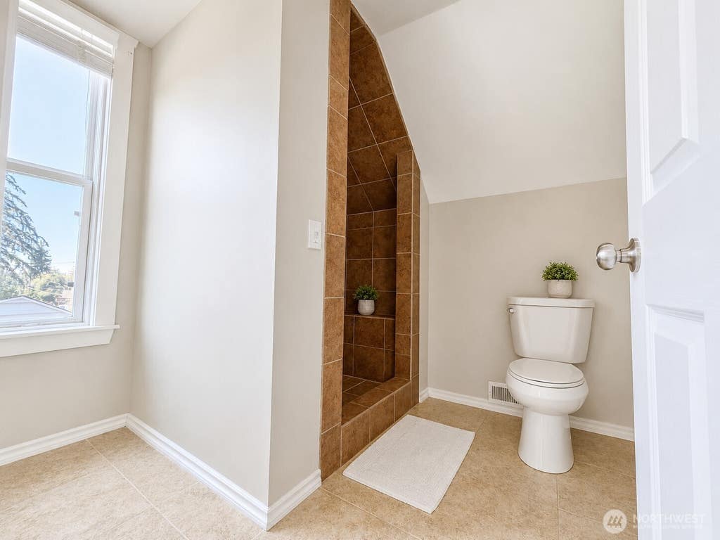 Photo of 2611 S 135th Street, SeaTac, WA 98168 (MLS # 2552039)